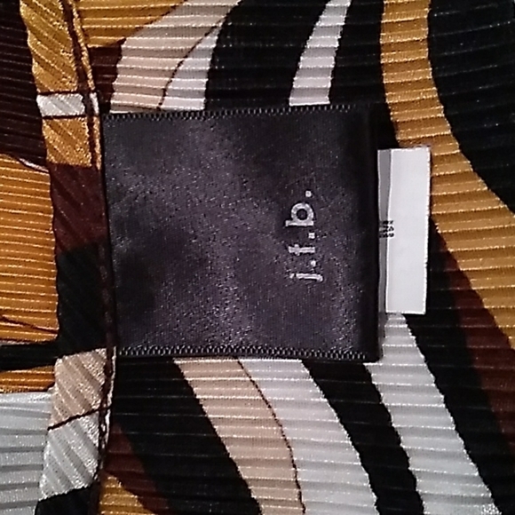 Vintage retro pattern medium shirt 👕 - Picture 2 of 4